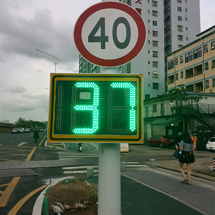 太陽(yáng)能雷達(dá)測(cè)速標(biāo)牌